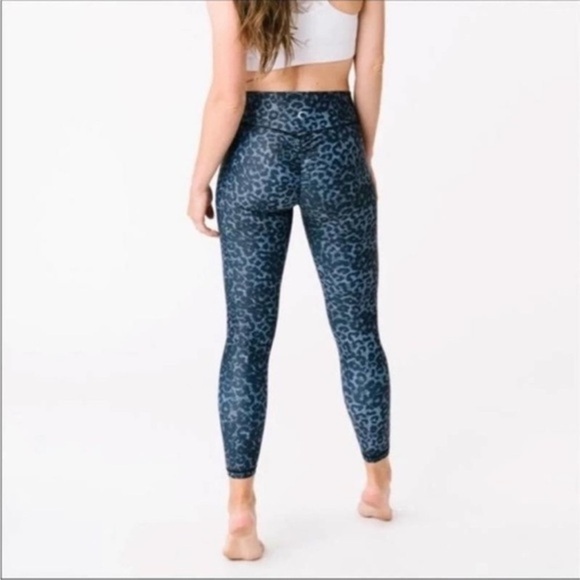 ZYIA Active Leopard Animal Print Scrunch Butt Leggings size 2 - Picture 1 of 6